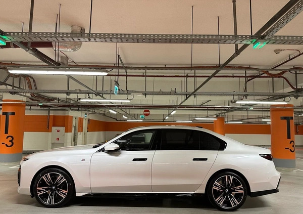 BMW Seria 7 cena 689000 przebieg: 4151, rok produkcji 2023 z Toruń małe 562